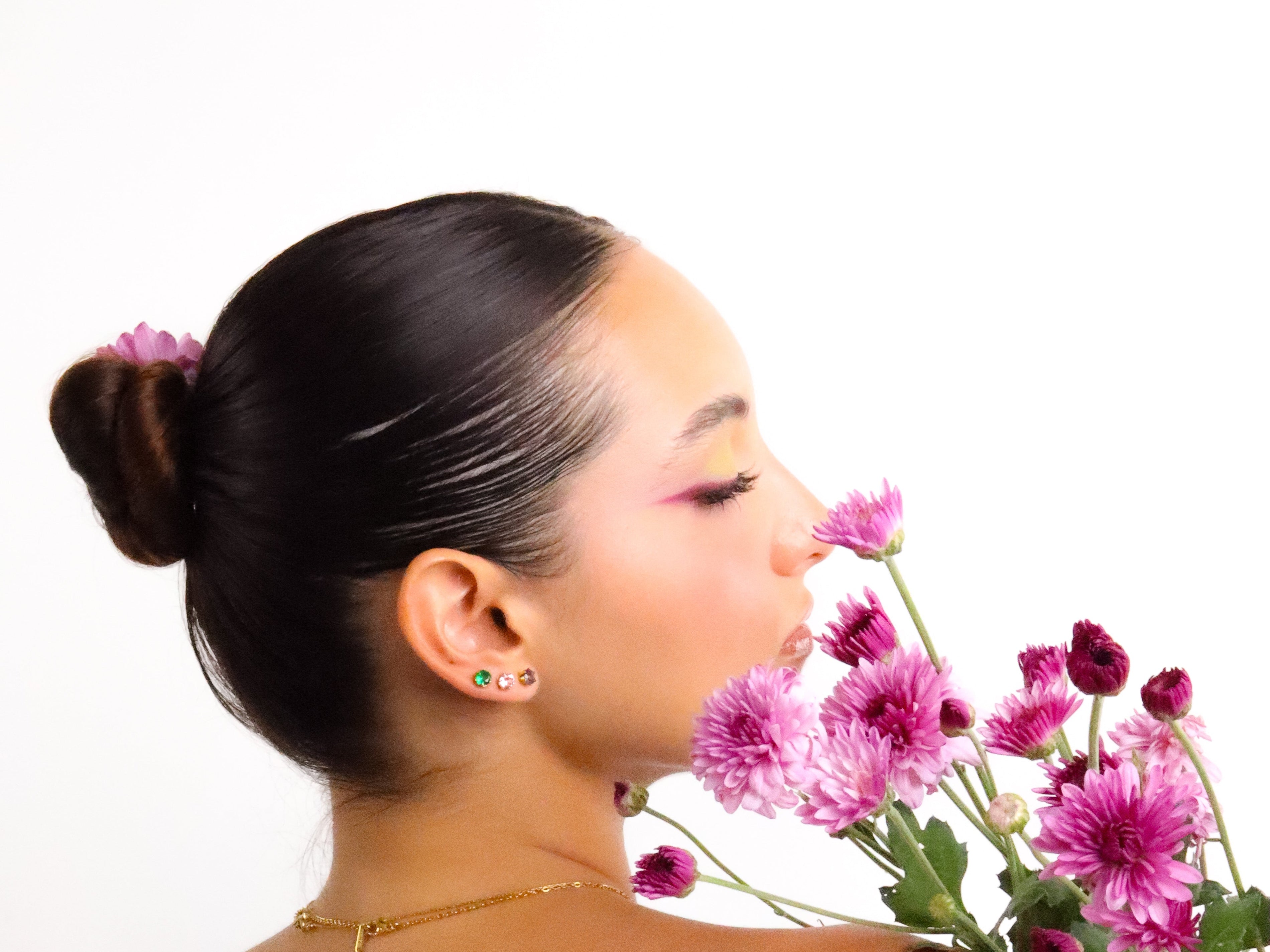 ¿Te dan alergia los aretes? Esto es lo que necesitas saber.